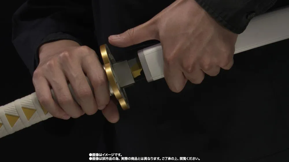 Demon Slayer: Kimetsu no Yaiba Proplica - Agatsuma Zenitsu Nichirin Sword