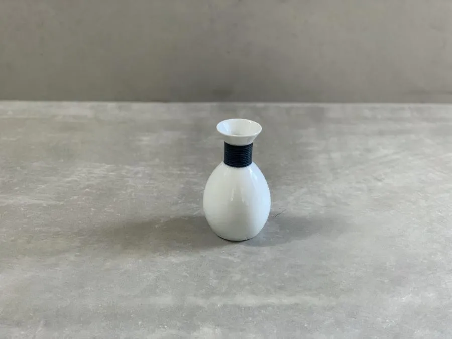 Hakusan Asanoito Hemp Thread Sake Bottle Indigo