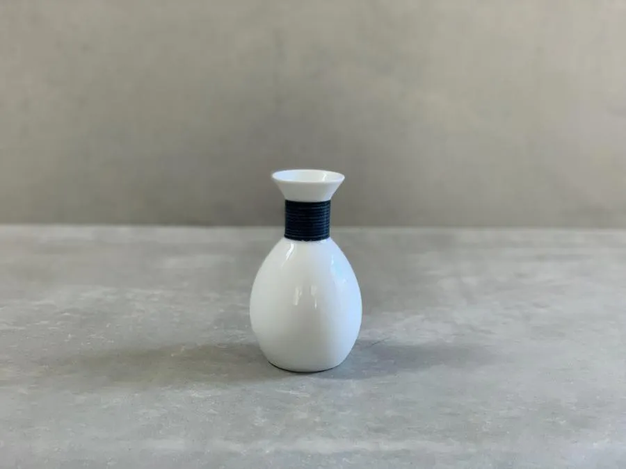 Hakusan Asanoito Hemp Thread Sake Bottle Indigo