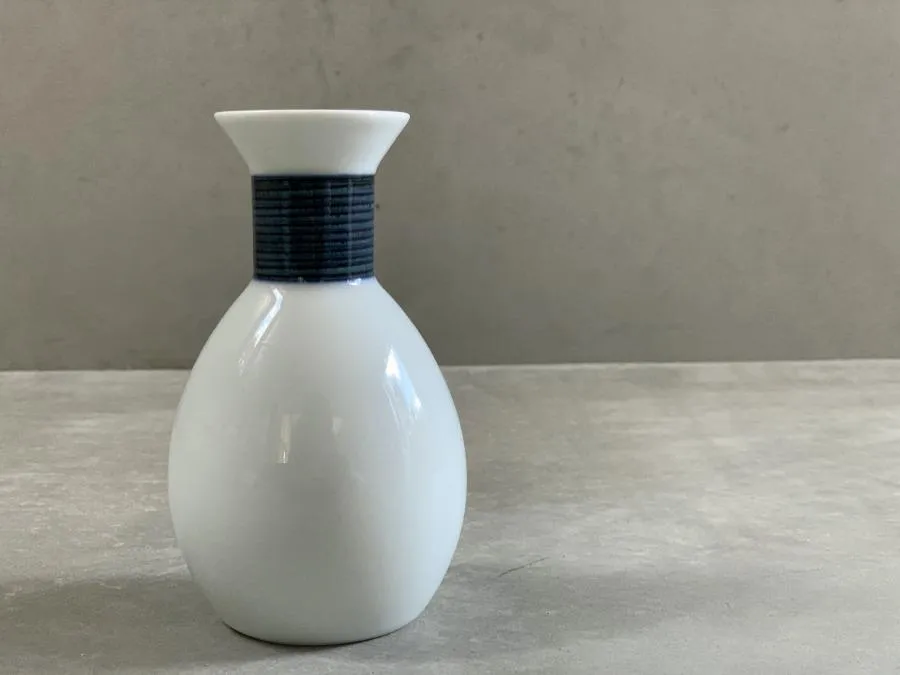 Hakusan Asanoito Hemp Thread Sake Bottle Indigo
