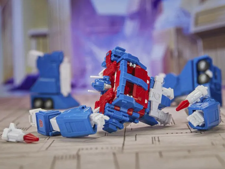 Transformers Studio Series 86 - Commander Ultra Magnus Reissue